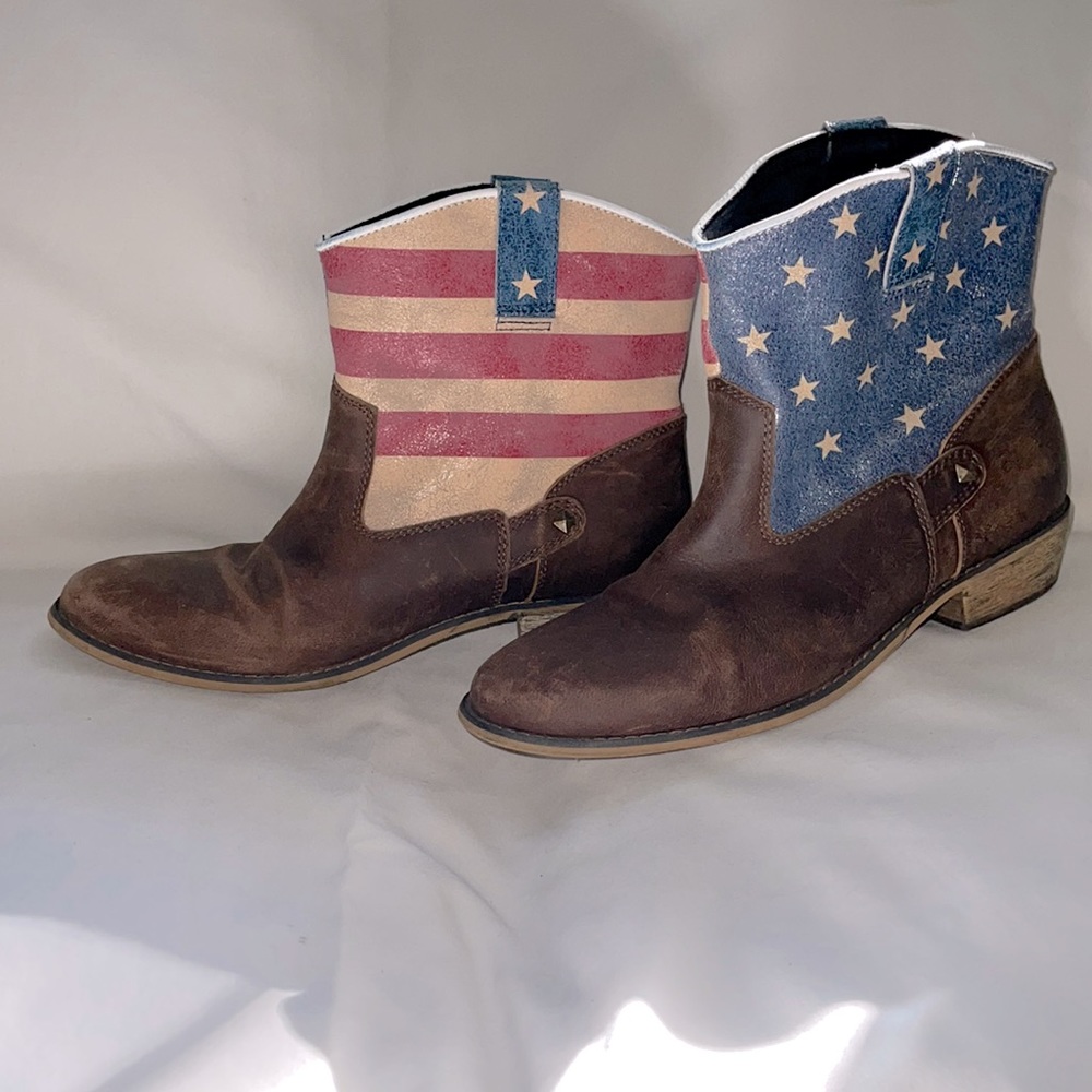EUC Sterling River Woman Santa Fe American Flag Design Boots Size 10.5/11